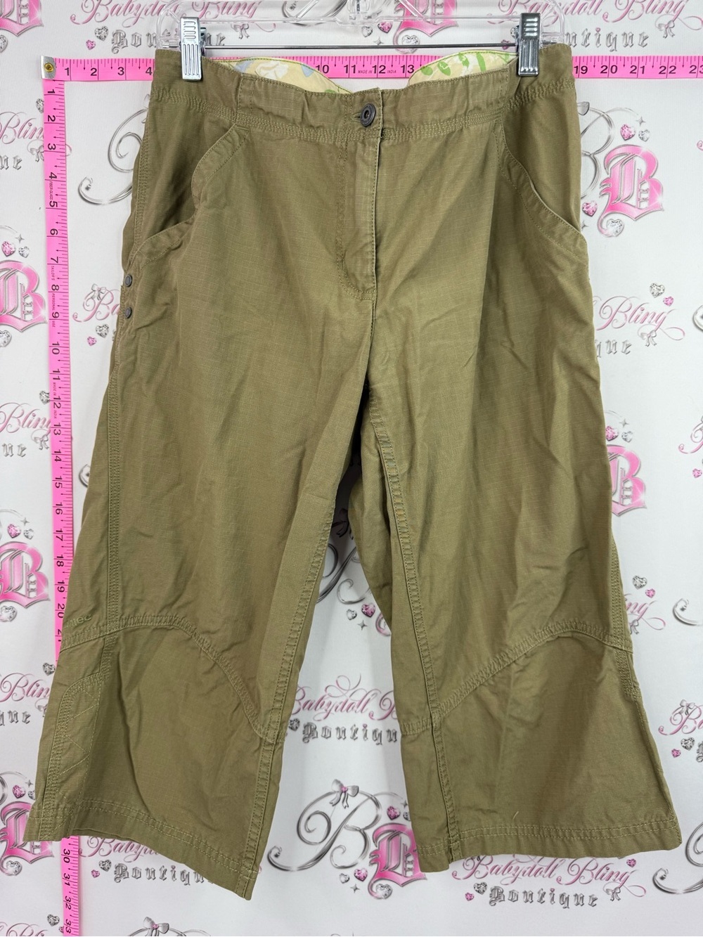 Mountain equipment Capri pants cargo Relaxed Capris in Olive